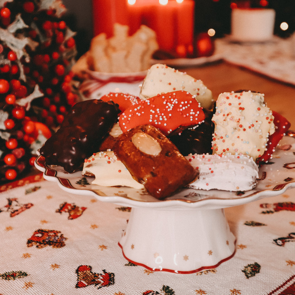 <transcy>Gingerbread pastries</transcy>