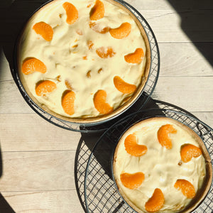 <transcy>Mandarin sour cream cake</transcy>